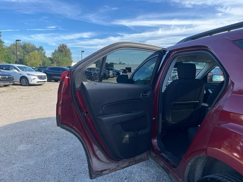 Used 2010 Cardinal Red Metallic Chevrolet LT w/1LT image 24