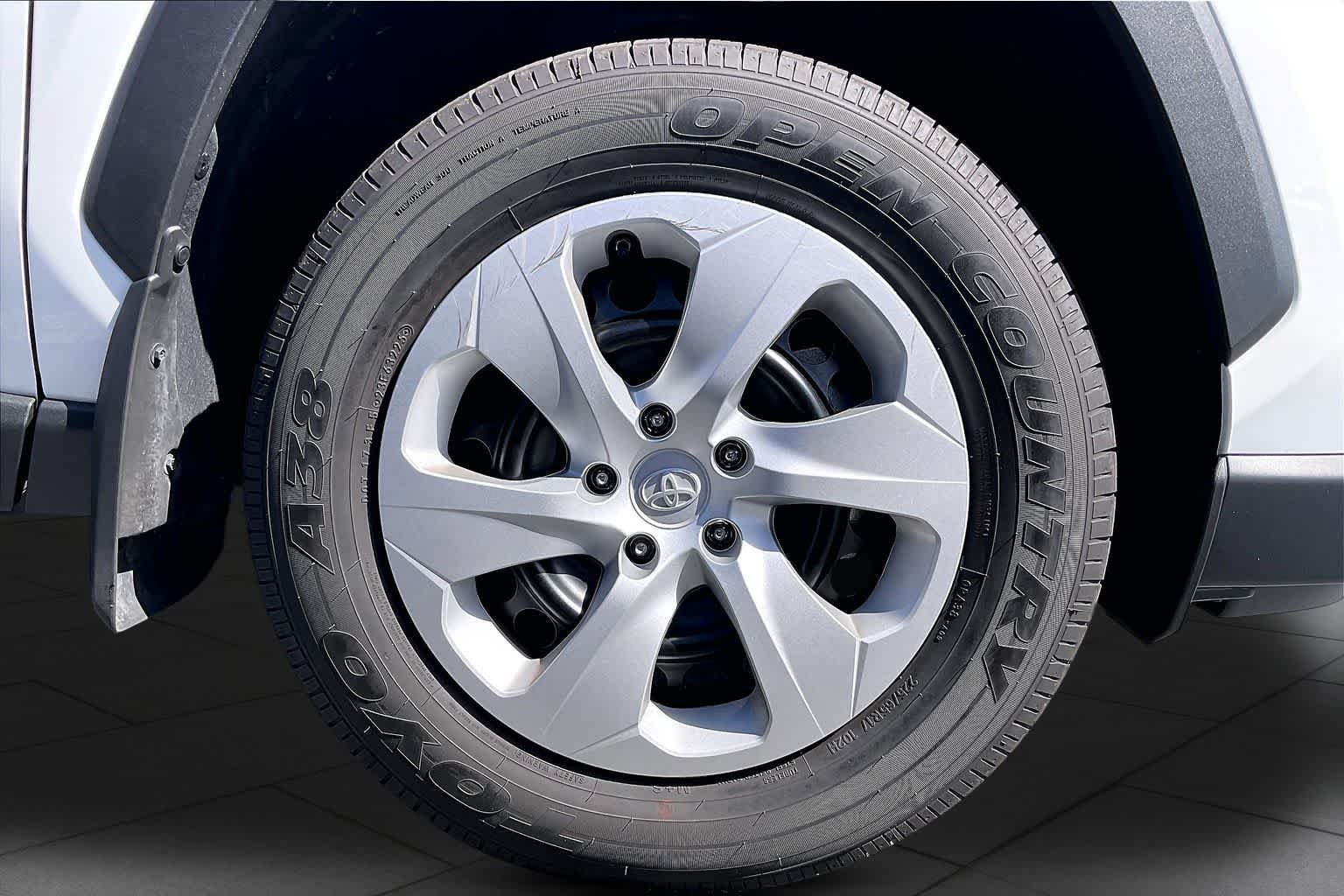 Used 2025 Ice Cap Toyota LE image 10
