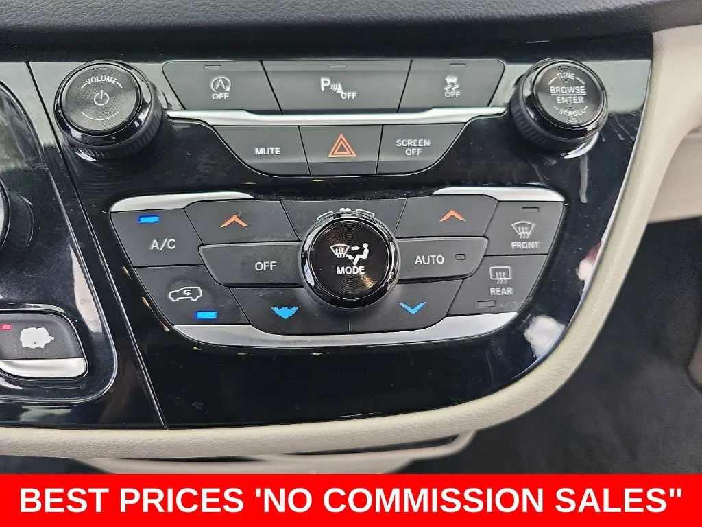 Used 2018 White Chrysler Touring L image 22