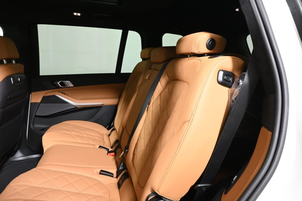 New 2027 White BMW xDrive40i image 4