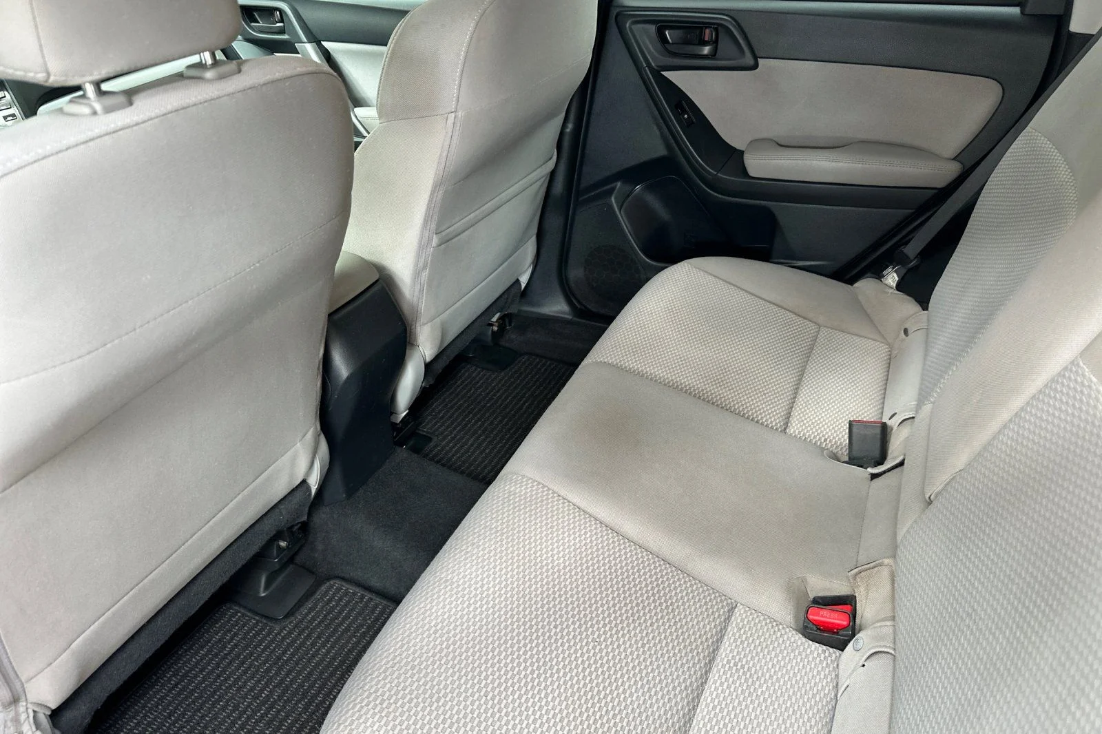 Used 2016 Gray Subaru 2.5i Premium image 16