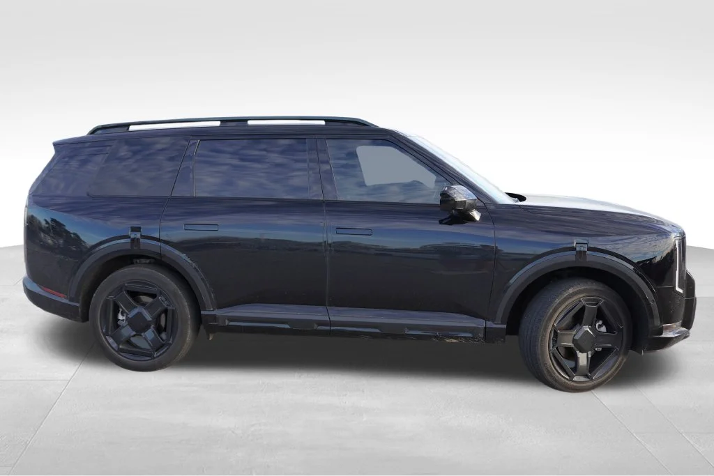 Used 2027 Ebony Black Kia X-Line SX-Prestige image 2