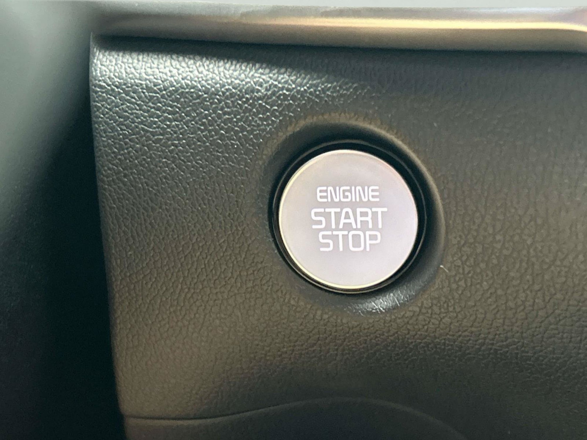 New 2026 Snow White Pearl Kia EX image 23