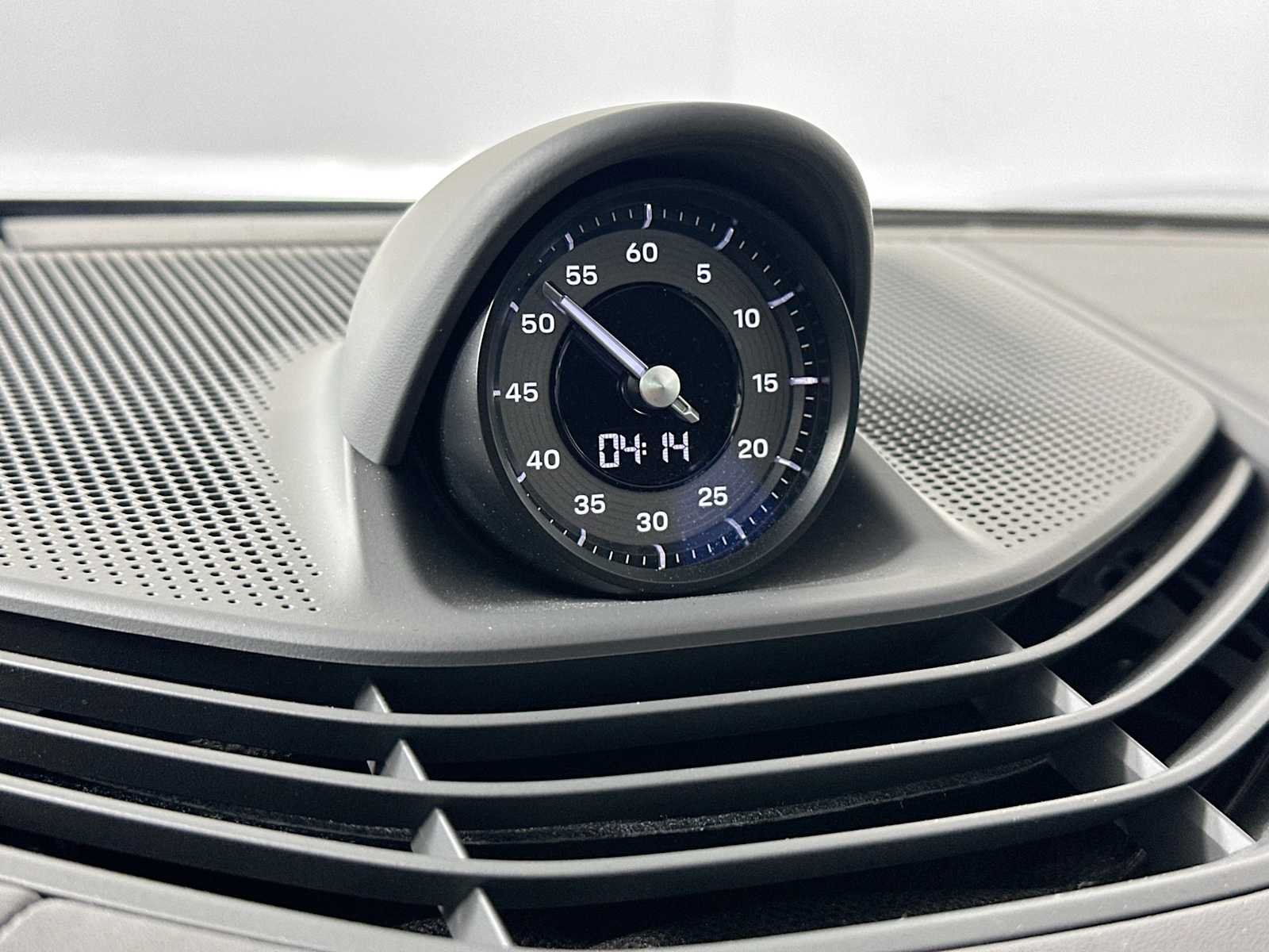 2025 Porsche Taycan Base - Photo 16