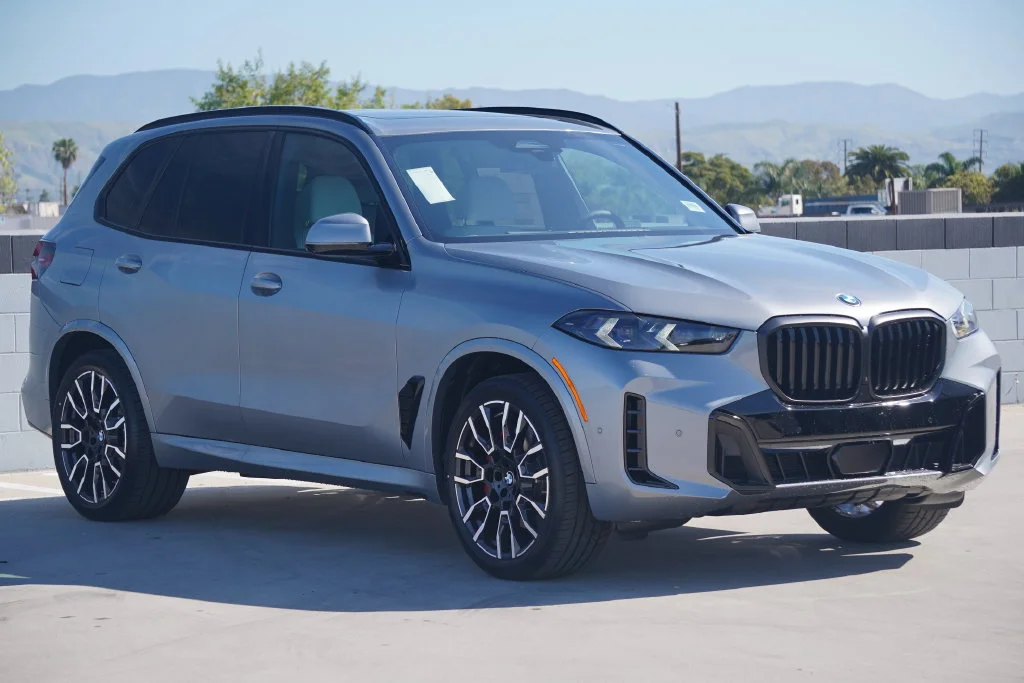Used 2026 Gray BMW sDrive40i image 3