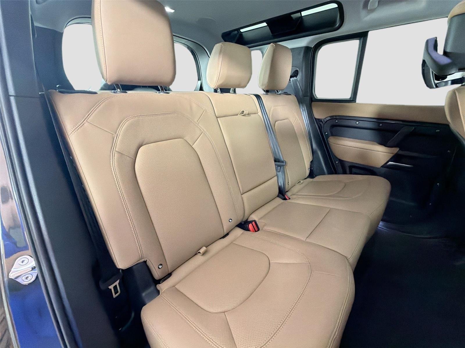 New 2026 CARPATHIAN GREY Land Rover X-Dynamic SE image 25