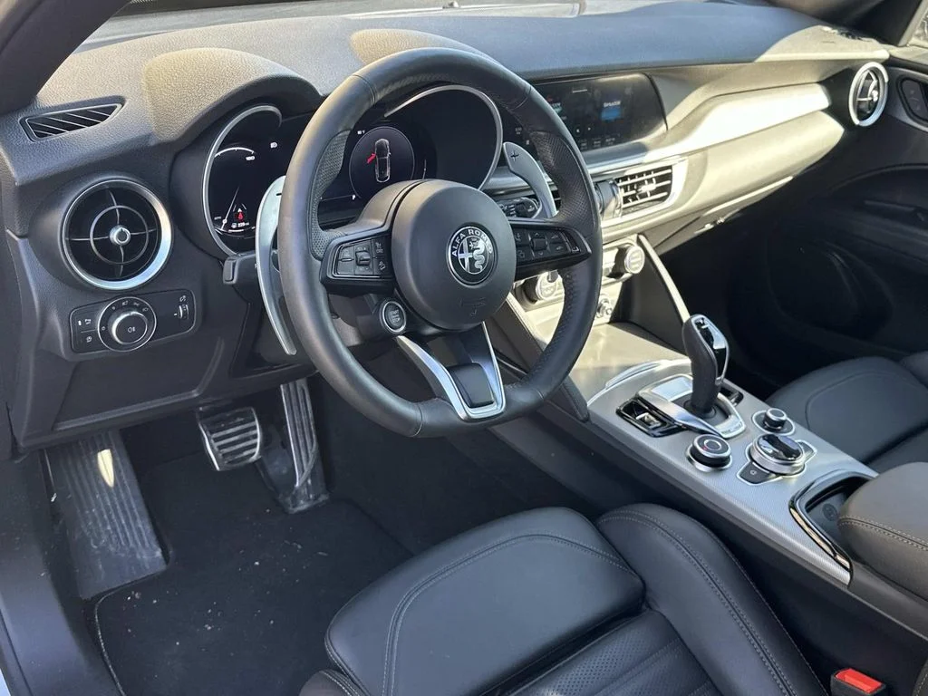 Used 2025 Moonlight Gray Alfa Romeo Veloce image 2