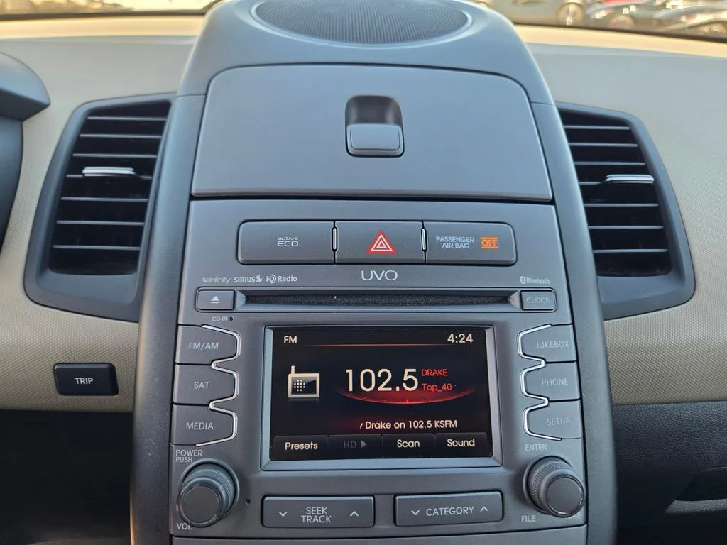 Used 2013 Green Kia Exclaim image 19