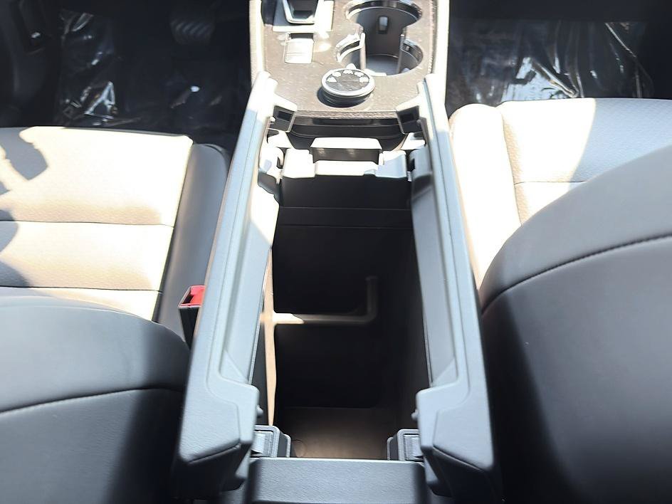 Used 2026 Everest White Pearl Tricoat Nissan Dark Armor image 42