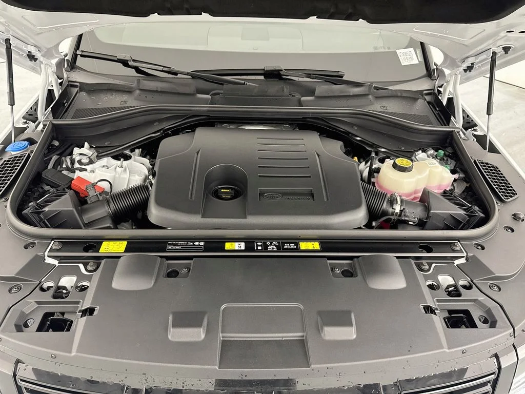 New 2026 Fuji White Land Rover Dynamic SE image 32