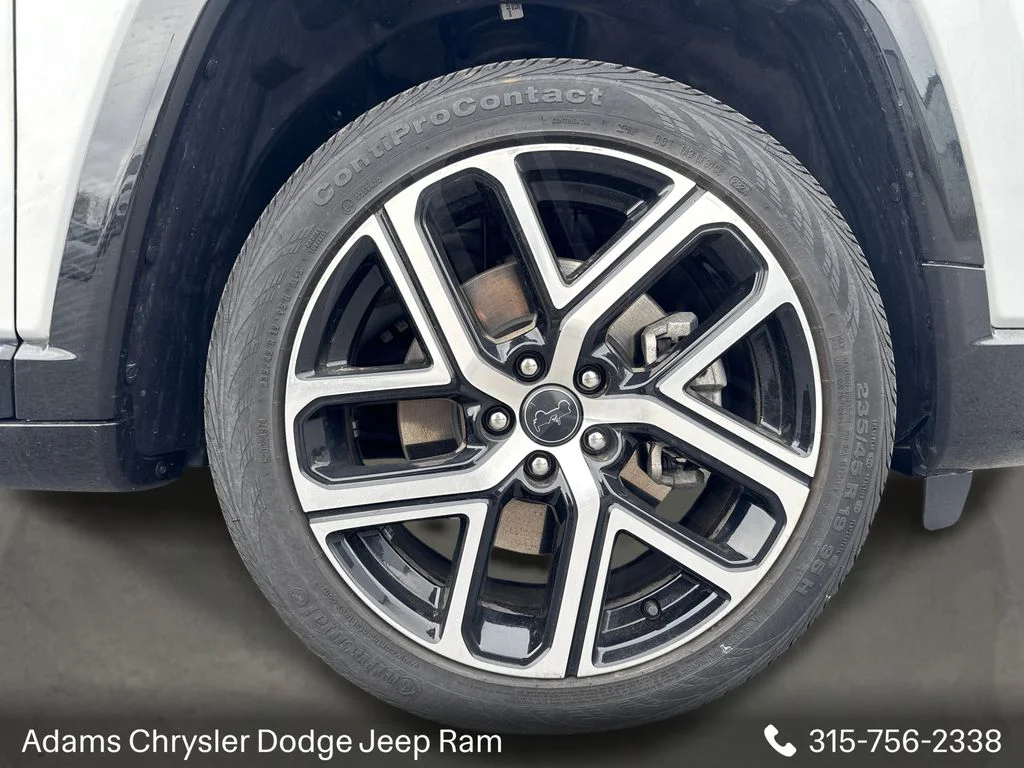 Used 2025 Silver Jeep Limited image 23