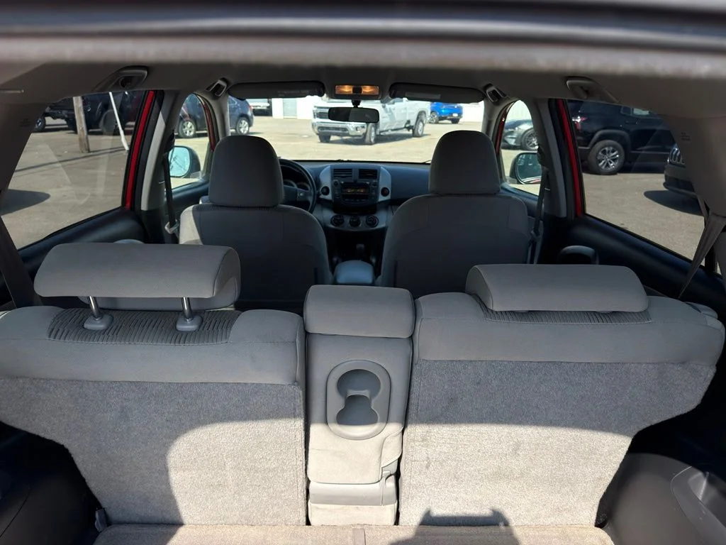 Used 2010 Red Toyota Base image 16