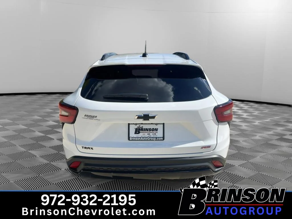 New 2026 Summit White Chevrolet 2RS image 8