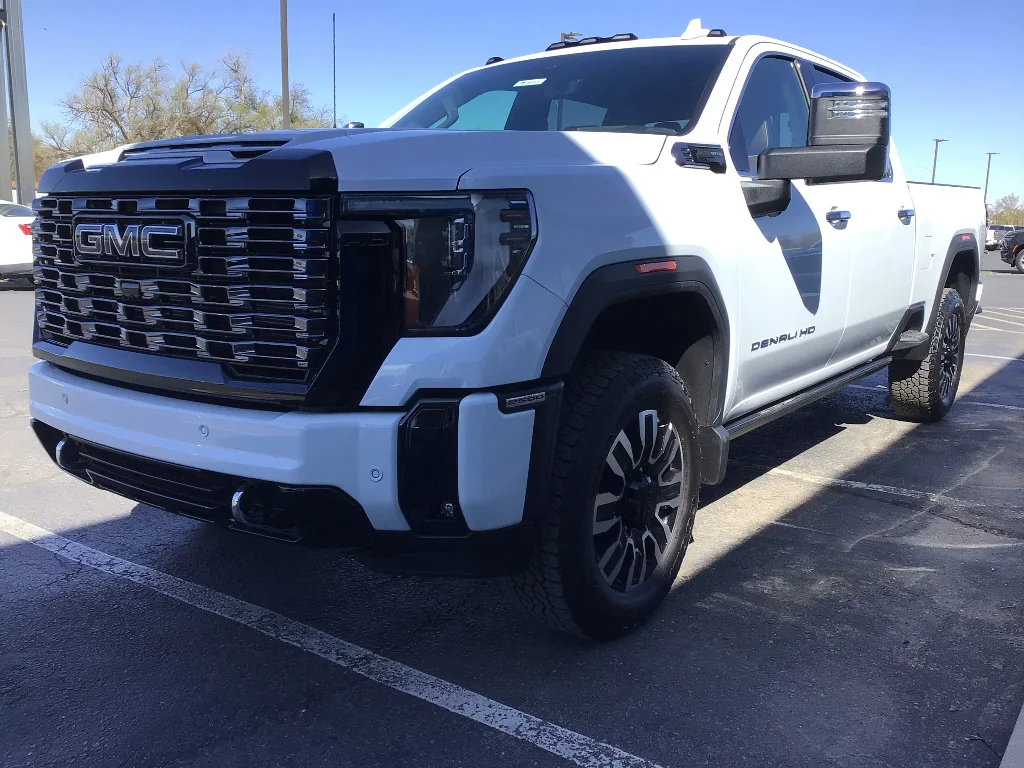 New 2026 Glacier White Tricoat GMC Denali Ultimate image 3