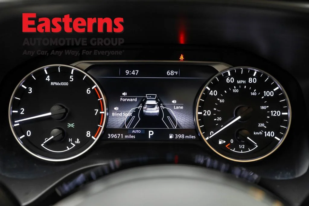 Used 2023 White Nissan SL image 18
