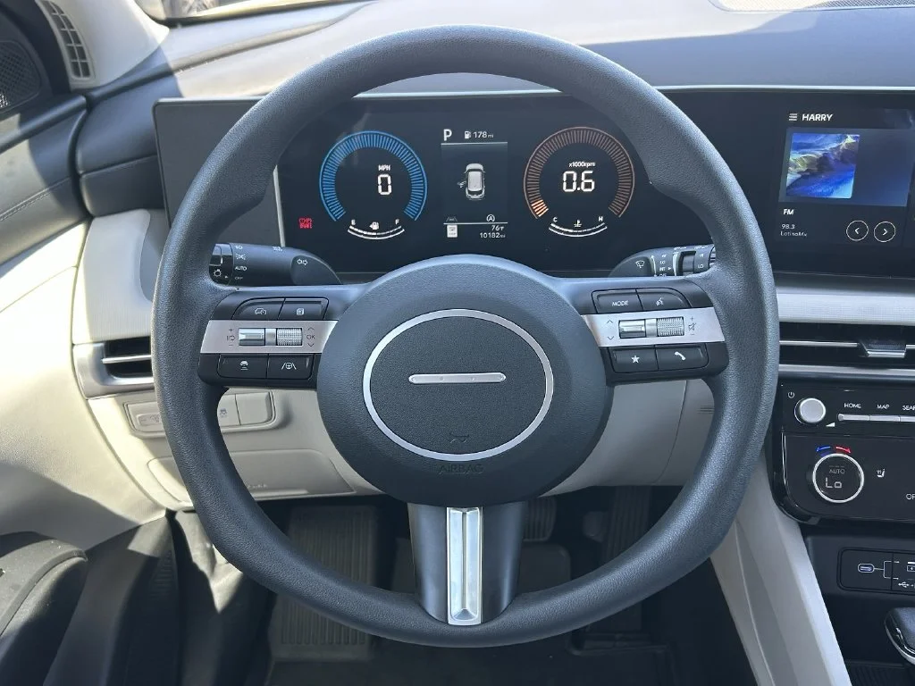 Used 2025 White Pearl Hyundai SEL image 15