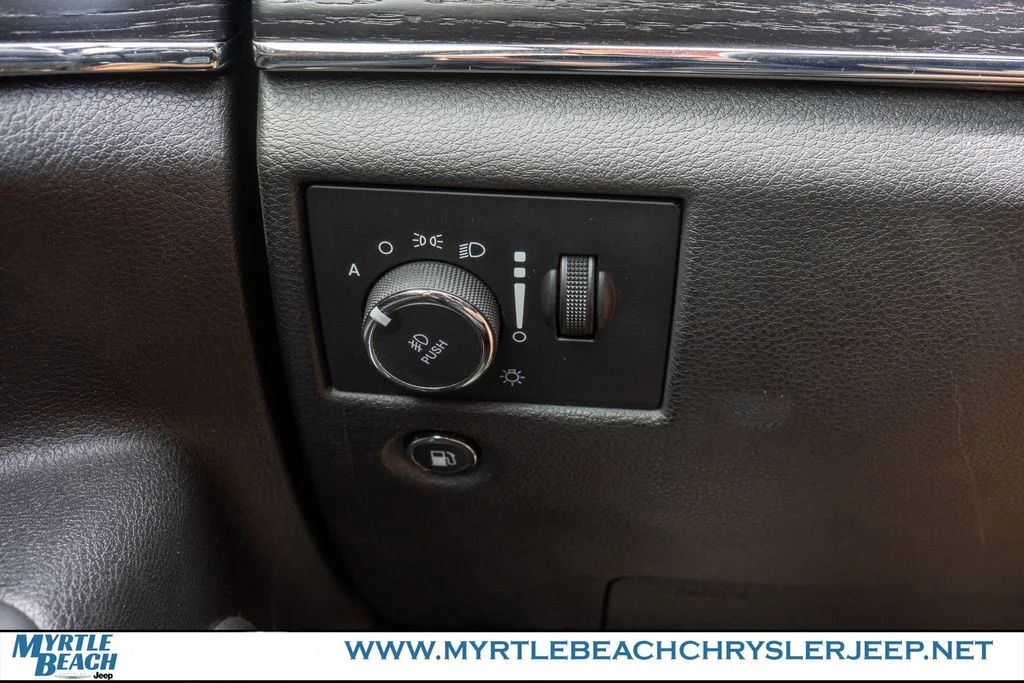 Used 2020 Diamond Black Jeep Summit image 32