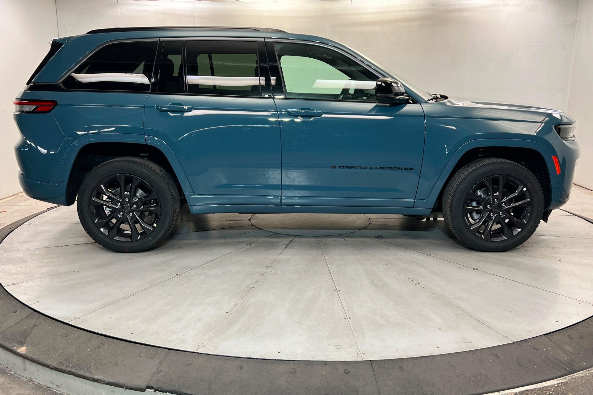 New 2026 Steel Blue Jeep Limited Reserve image 7