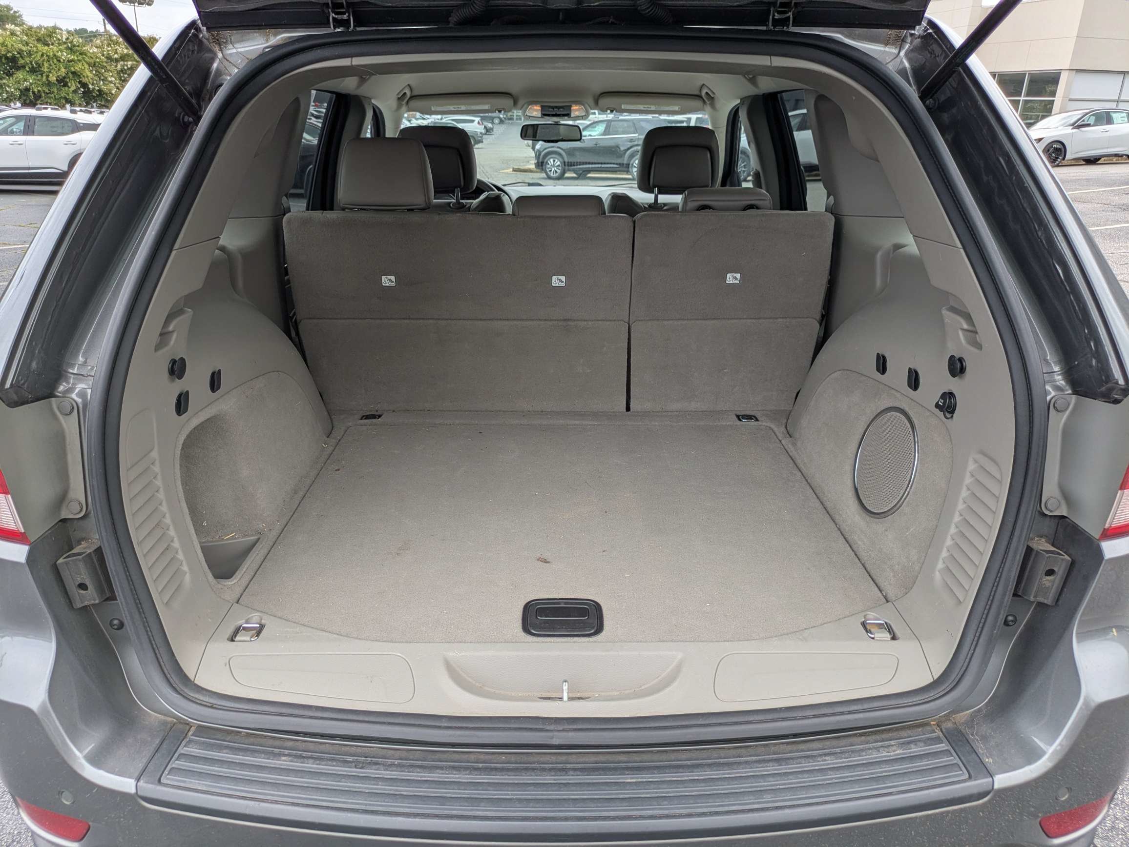 Used 2013 Gray Jeep Laredo image 9