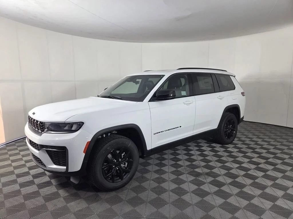 New 2026 Bright White Clear-Coat Exterior Paint Jeep Laredo Altitude image 4