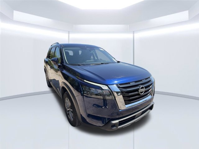 Used 2025 Blue Nissan SV image 3