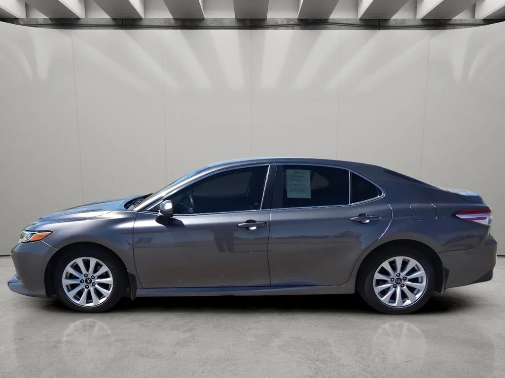 Used 2018 Toyota Camry LE with VIN 4T1B11HK0JU643438 for sale in Loveland, CO