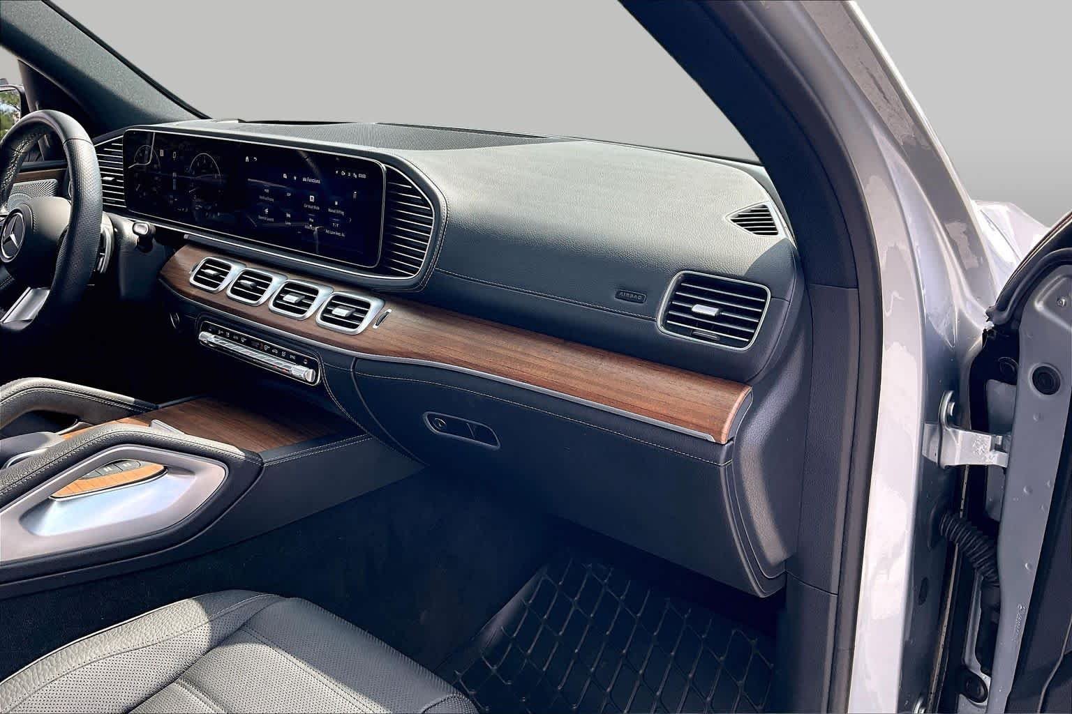 Used 2025 Cirrus Silver Metallic Mercedes-Benz GLS 580 image 19