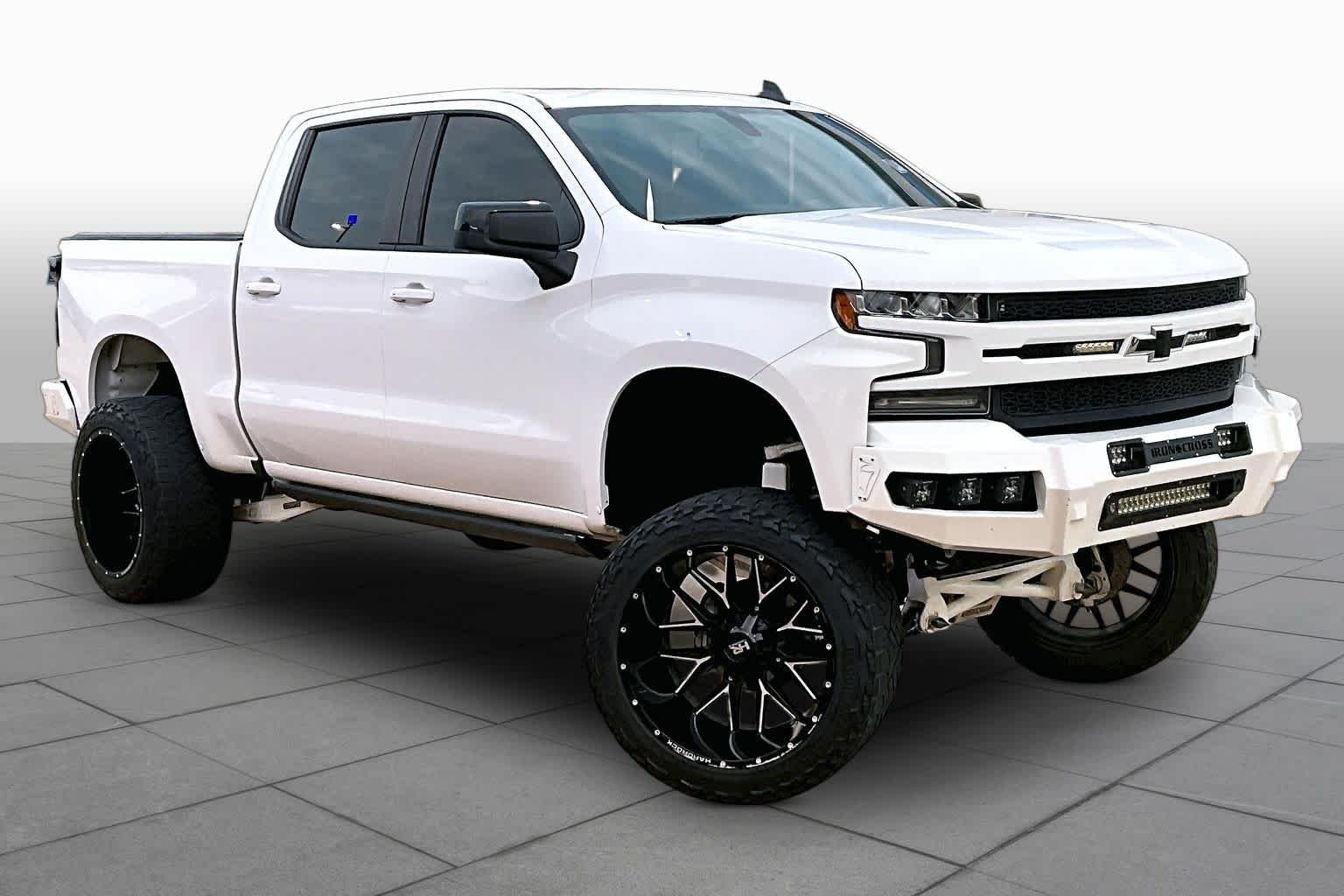 Used 2019 Summit White Chevrolet RST image 3