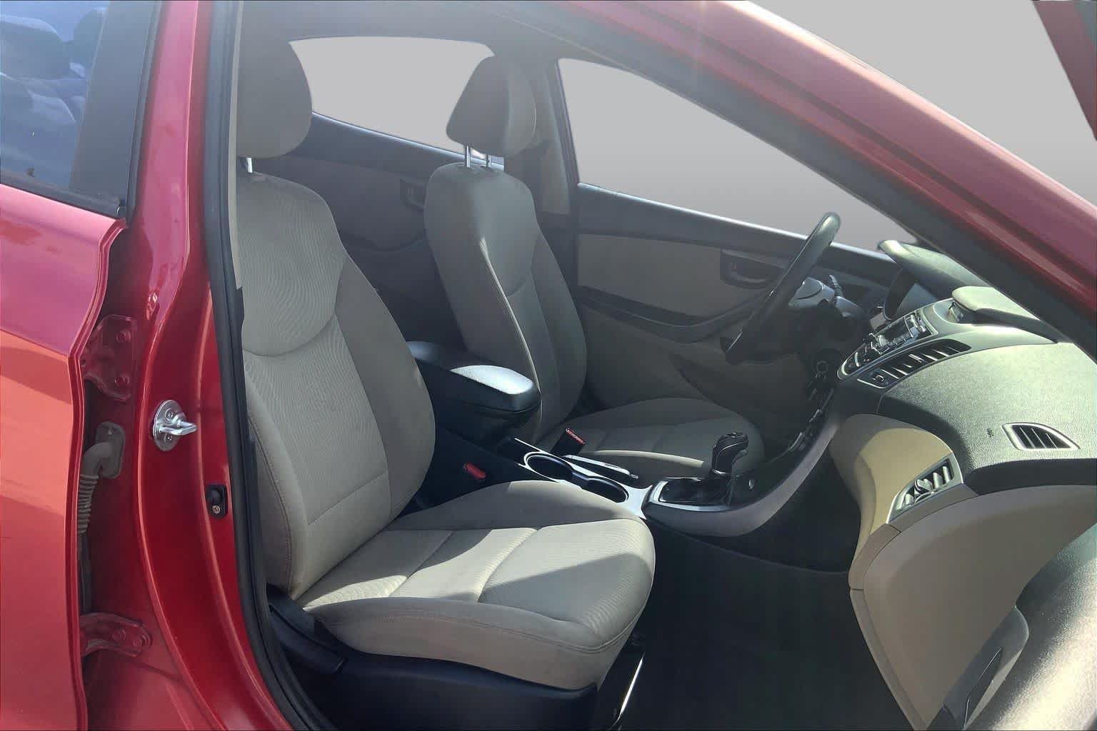 Used 2014 Geranium Red Hyundai SE image 9
