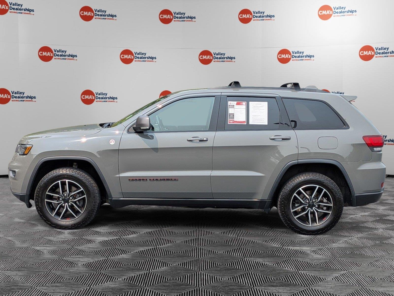 Used 2021 Sting-Gray Clearcoat Jeep Trailhawk image 8