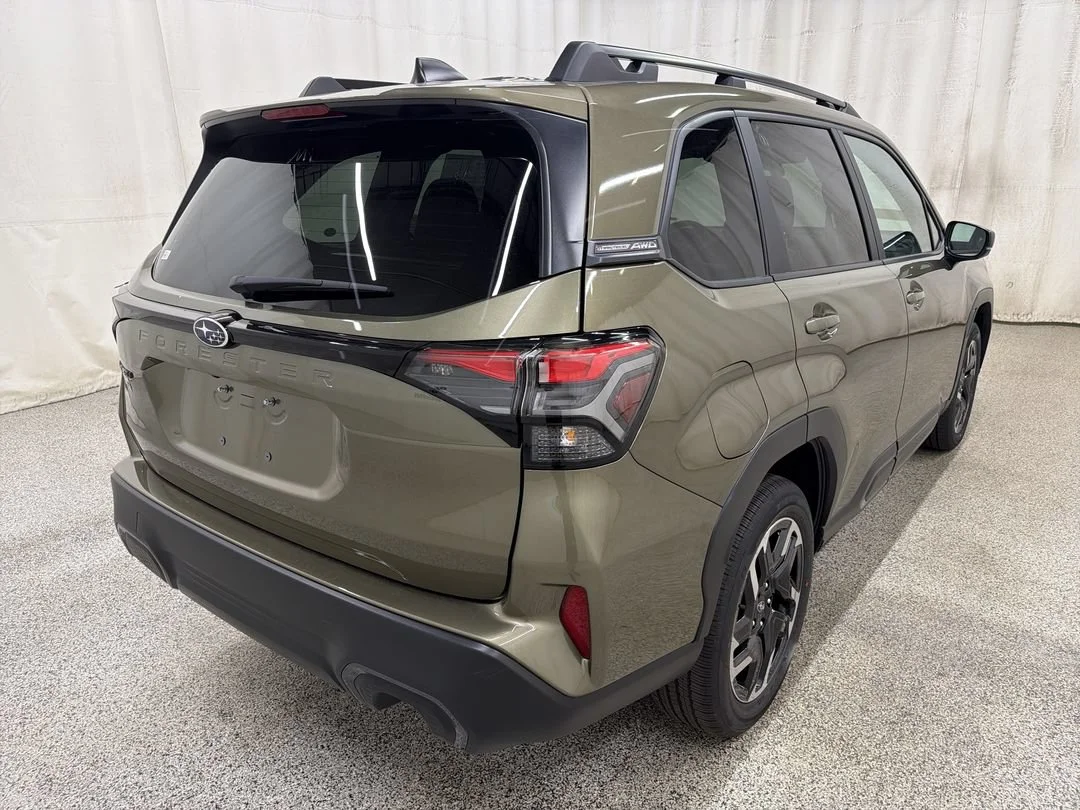 New 2026 AUTUMN GREEN METALLIC Subaru Limited image 8