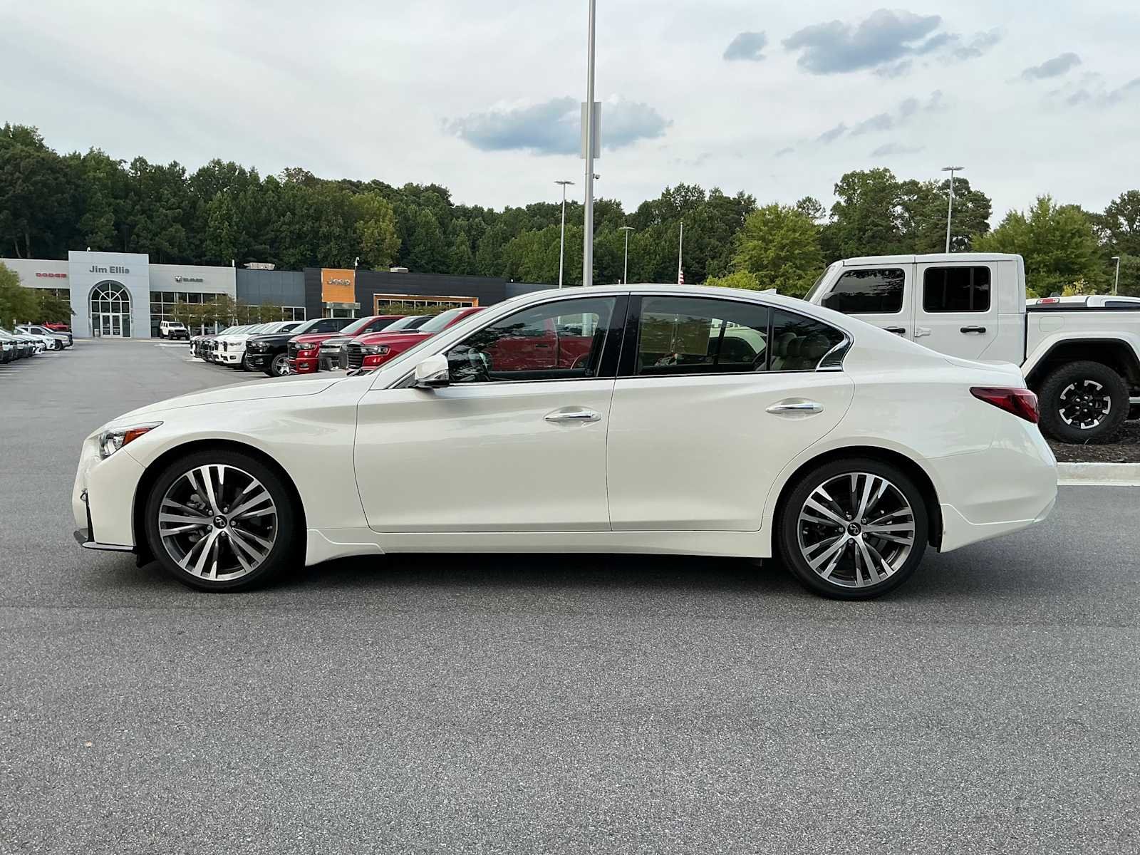 Used 2021 Majestic White INFINITI 3.0t SENSORY image 2
