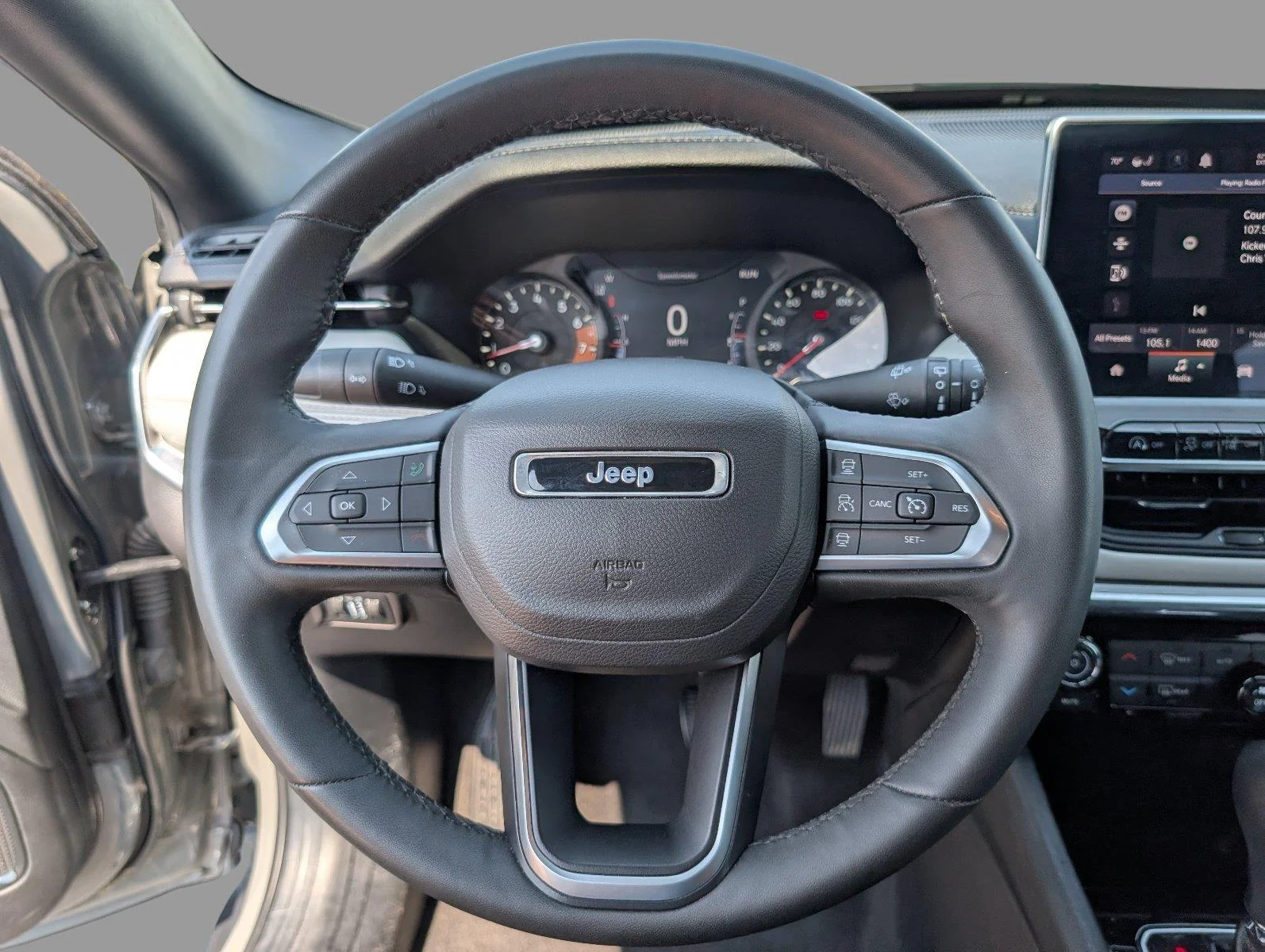 Used 2024 Sting-Gray Clearcoat Jeep Limited image 28