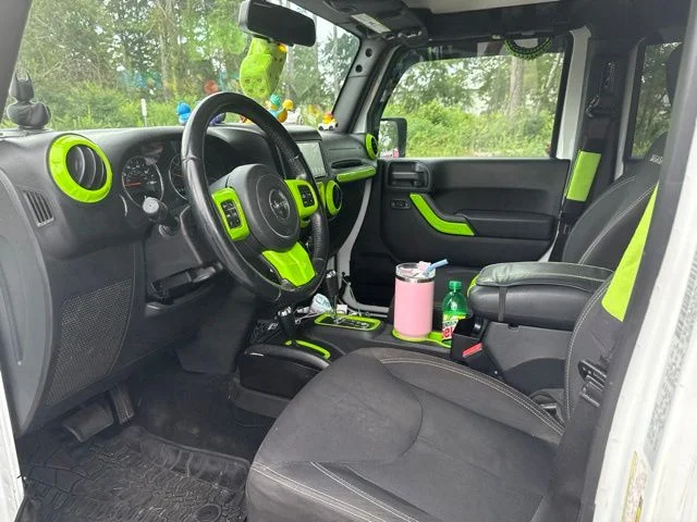 Used 2016 White Jeep Unlimited Sahara image 9