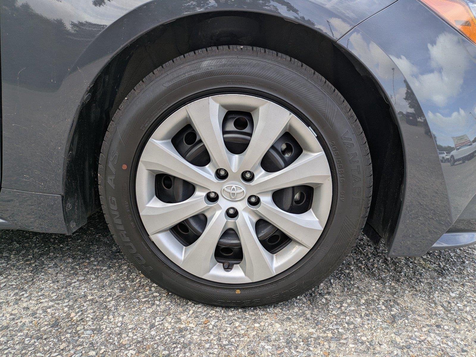 Used 2025  Toyota LE image 11