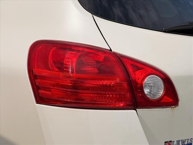 Used 2013 Pearl White Nissan SL image 6