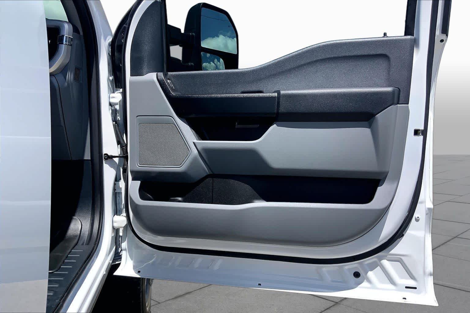 Used 2025 Oxford White Ford F-250 Pickup XL image 20