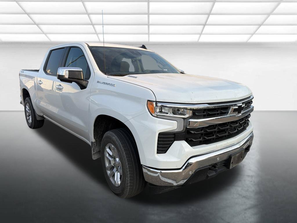 Used 2025 Summit White Chevrolet LT image 1