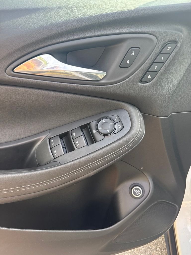 Used 2023 White Frost Buick Essence image 12