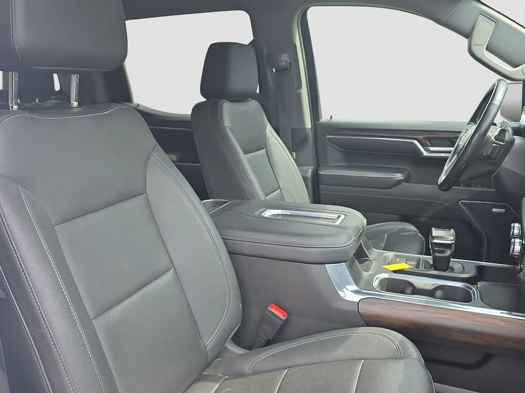 Used 2022 White GMC SLT image 18