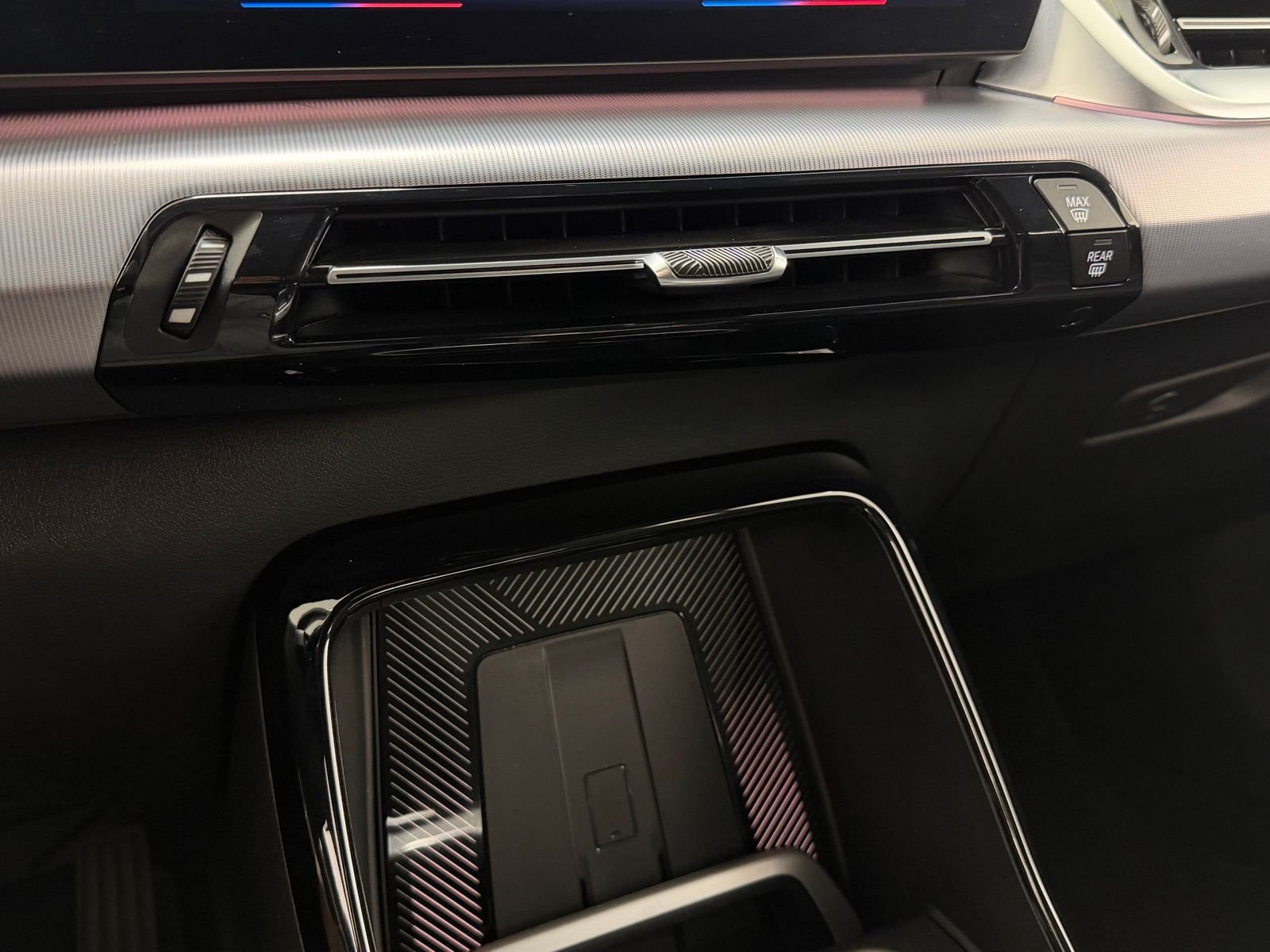 Used 2023 Black Sapphire Metallic BMW xDrive28i image 19