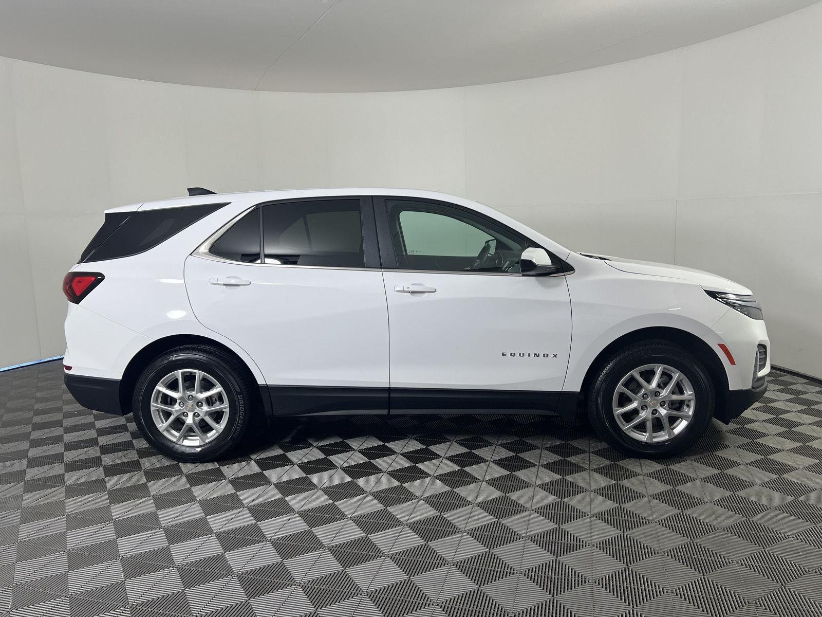 Used 2024 Summit White Chevrolet LT image 24