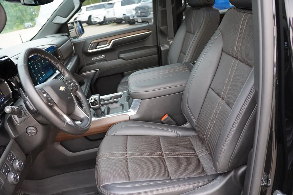 Used 2024 Black Chevrolet High Country image 6
