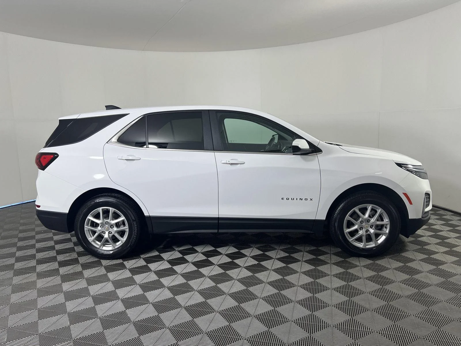 Used 2024 Summit White Chevrolet LT image 24