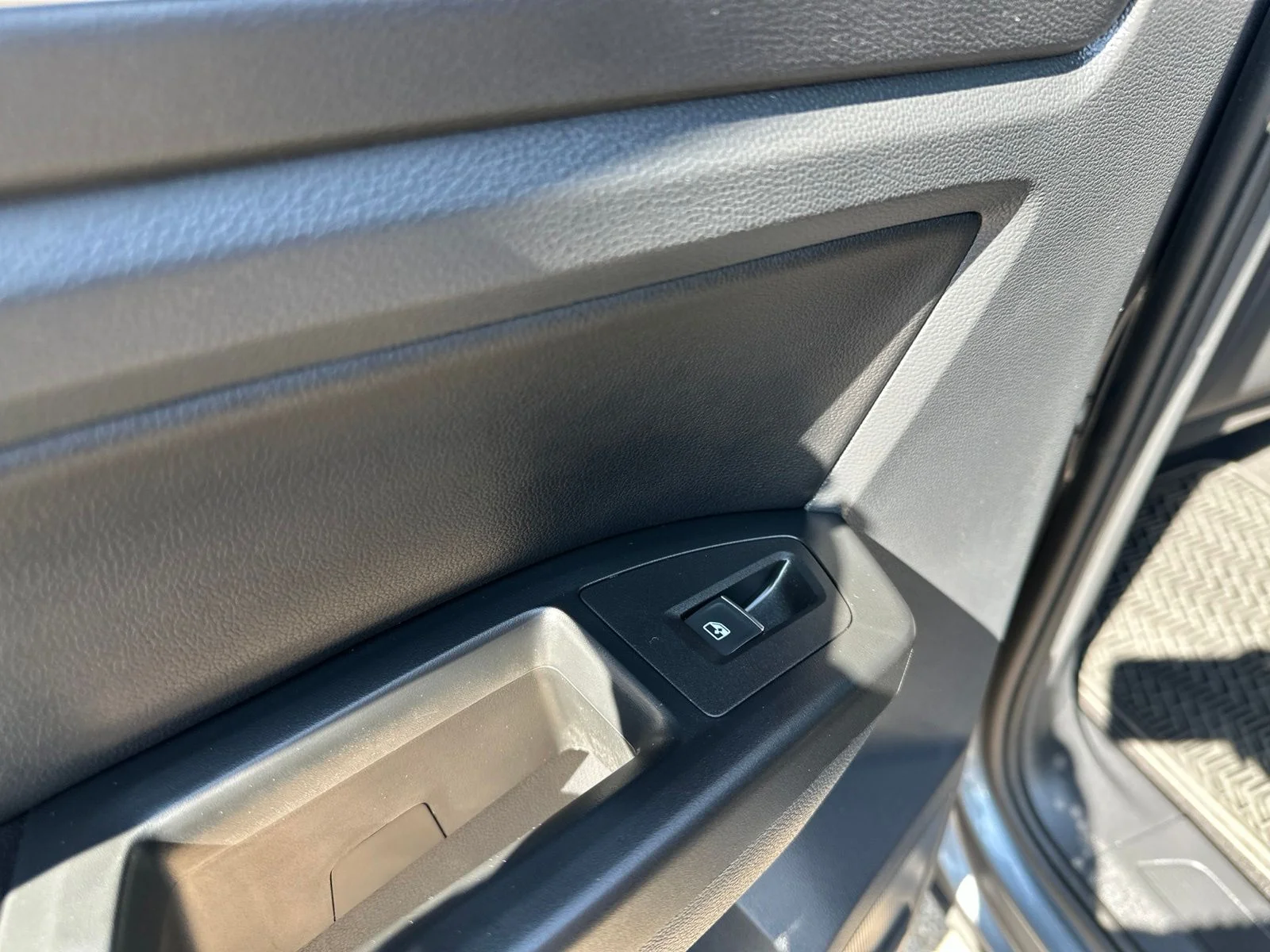 Used 2019 Gray Volkswagen SEL Premium image 35