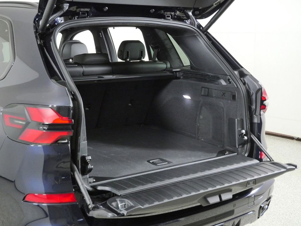 New 2026 Carbon Black Metallic BMW xDrive40i image 29