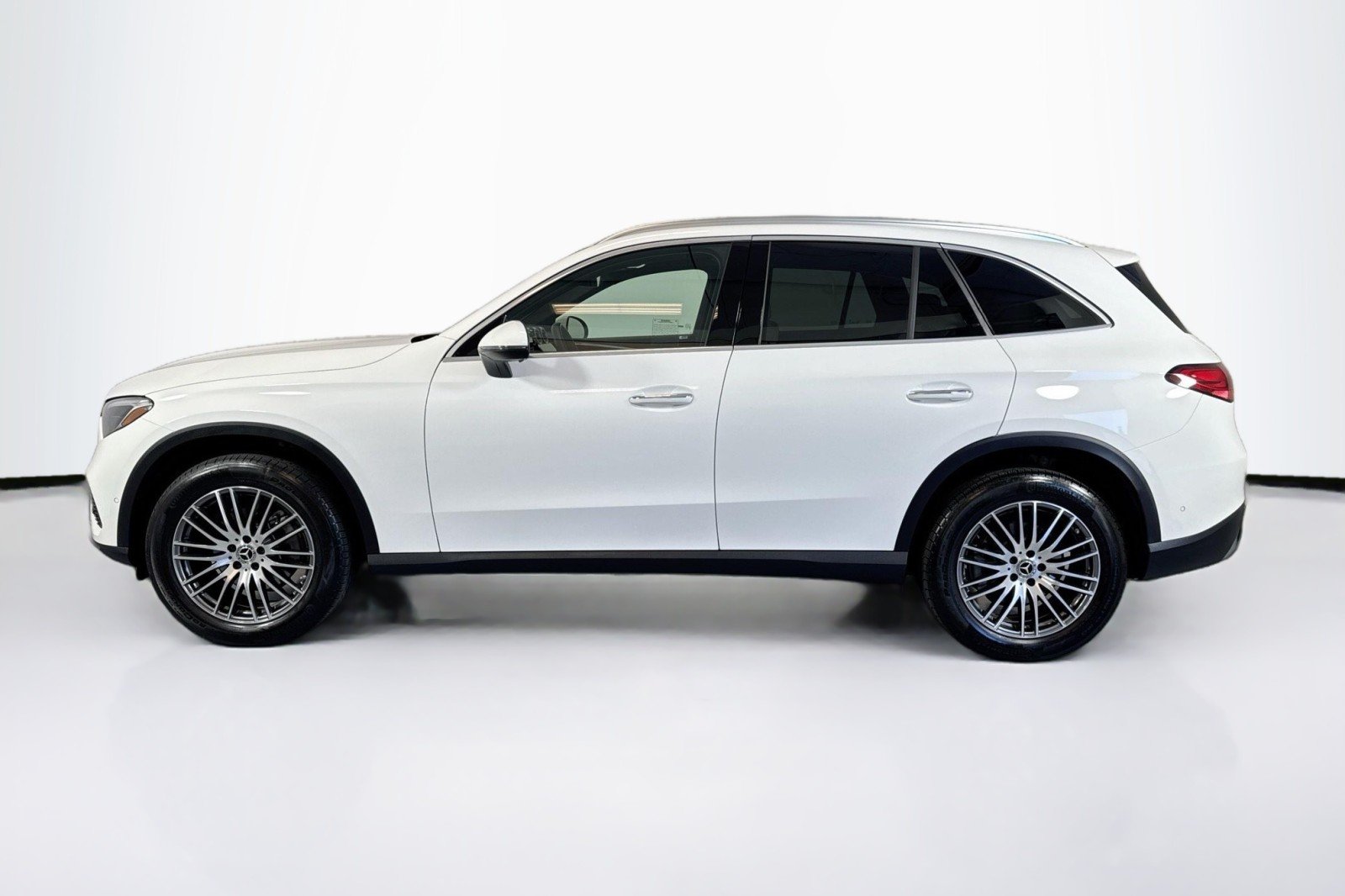 Used 2025 Polar White Mercedes-Benz GLC 300 SUV image 8