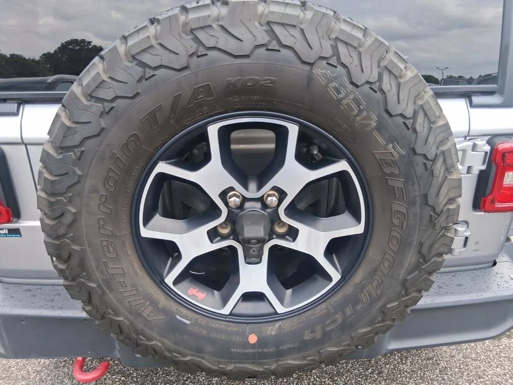 Used 2020 Silver Jeep Unlimited Rubicon image 9