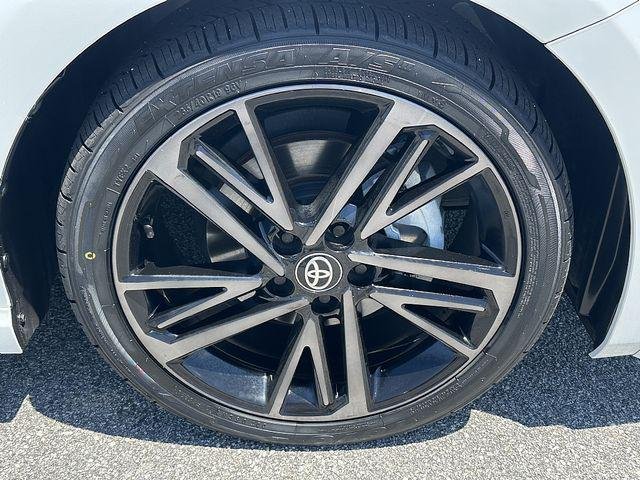 Certified Used 2025 WIND CHILL PEARL Toyota  image 10