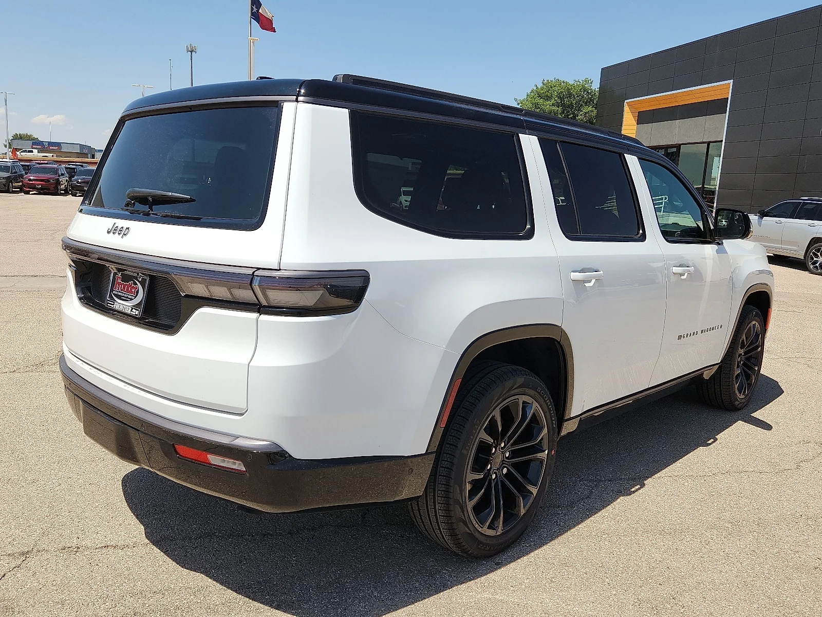 New 2026 Bright White Clear-Coat  Paint Jeep SUMMIT RESERVE 4X4 image 4